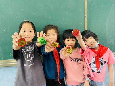 怀远县唐集镇黄圩小学开展"蔬菜印画"主题活动