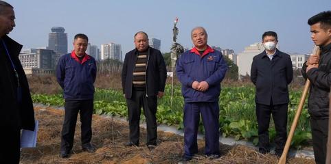 抓好第一课 护航新学期--学院领导带队检查新学期教学工作